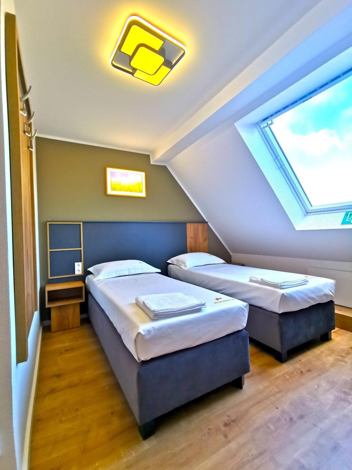Home Inn Hotel Dormagen Eksteriør bilde