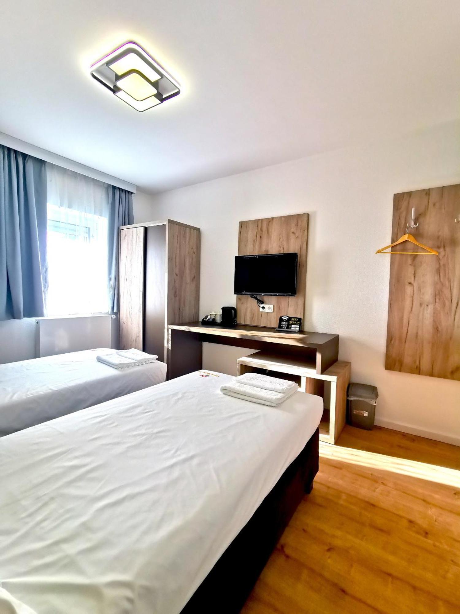 Home Inn Hotel Dormagen Eksteriør bilde